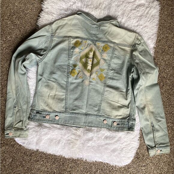 LULAROE Harvey Embroidered Jean Jacket Aztec Light Wash Denim Women’s Size Large - Picture 2 of 9